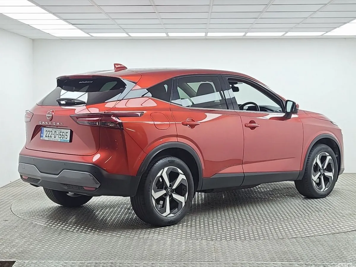 Nissan Qashqai MPV, Petrol, 2022, Red