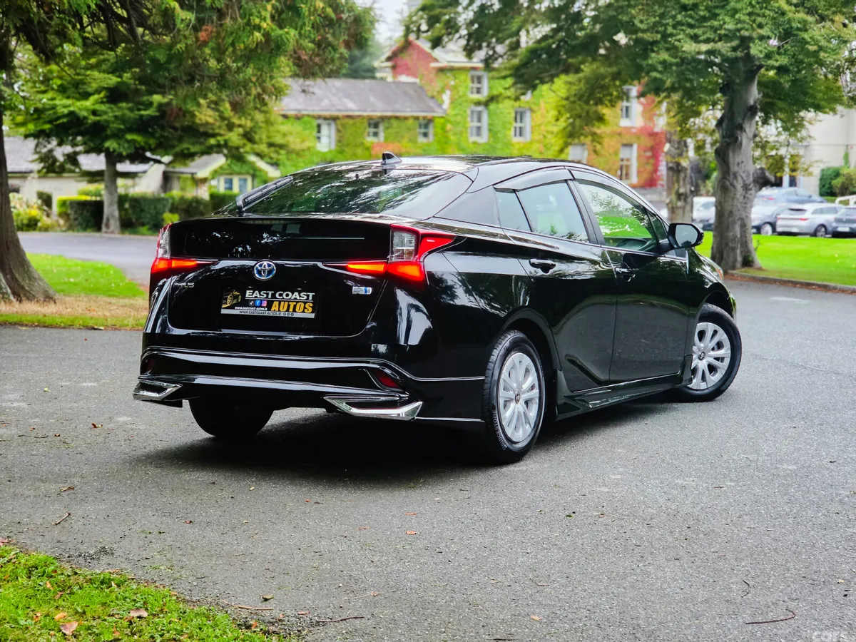 Toyota Prius Hatchback, Petrol Hybrid, 2020, White