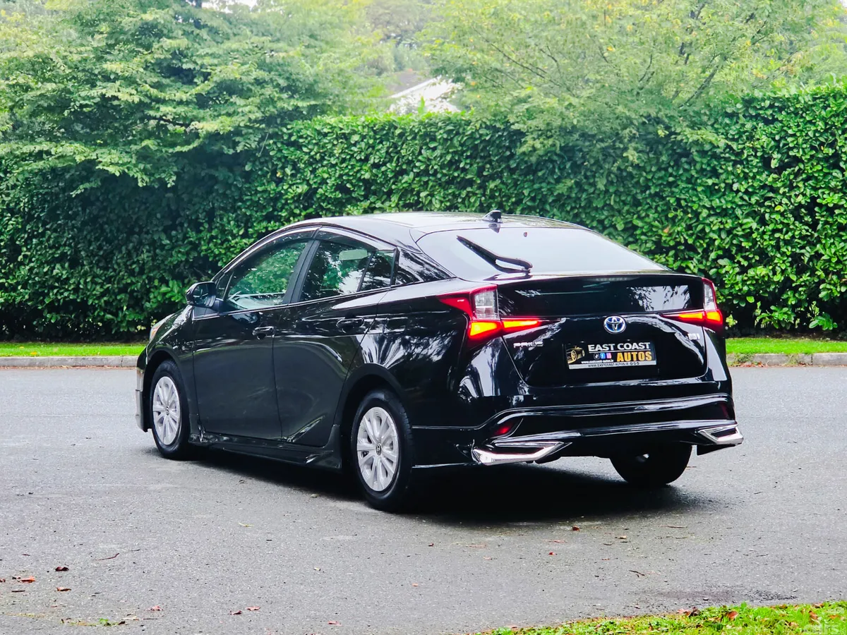 Toyota Prius Hatchback, Petrol Hybrid, 2020, White
