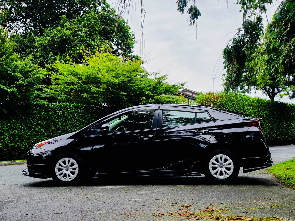 Toyota Prius Hatchback, Petrol Hybrid, 2020, White