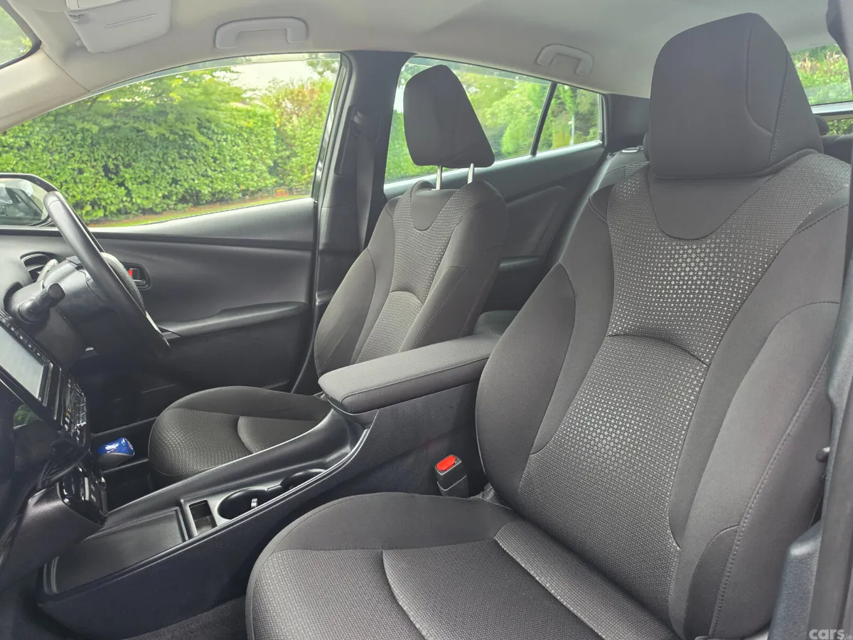 Toyota Prius Hatchback, Petrol Hybrid, 2020, White