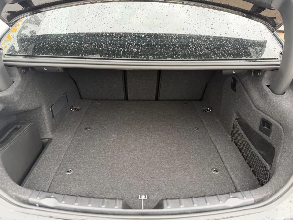 BMW 3-Series Saloon, Petrol Hybrid, 2018, Black