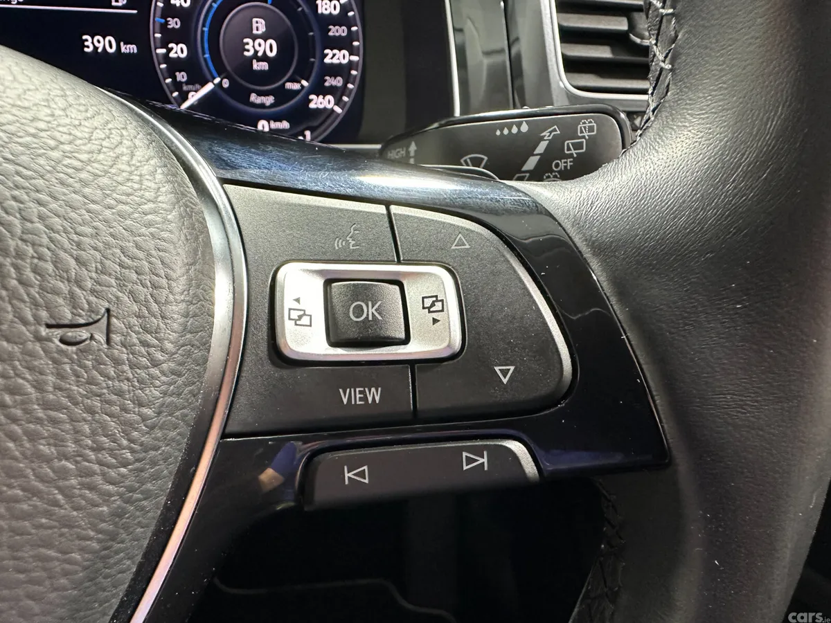 Volkswagen Golf Estate, Petrol, 2019, White