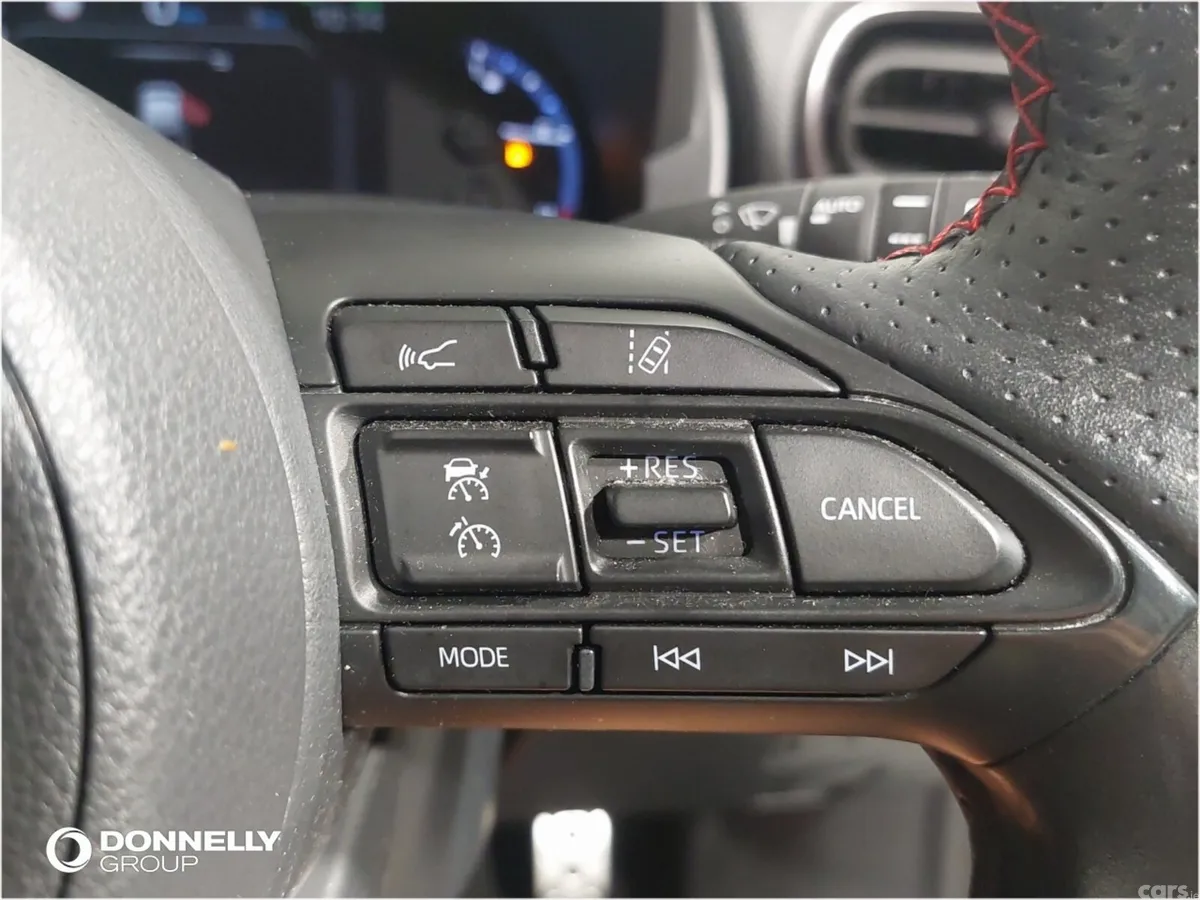 Toyota Yaris Cross Estate, Petrol Hybrid, 2023, Silver