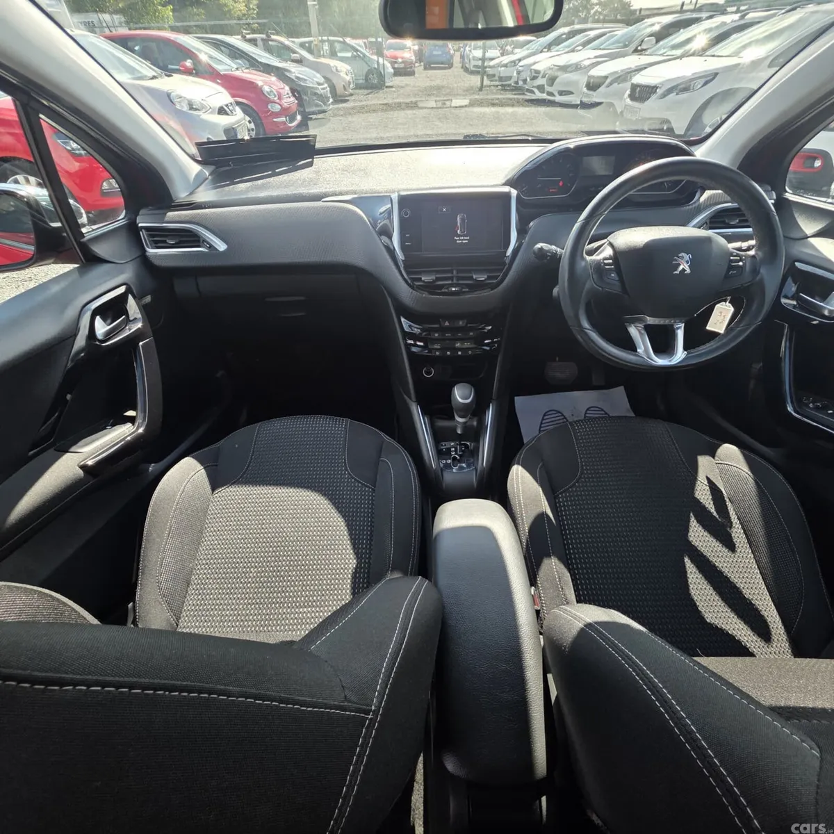 Peugeot 208 Hatchback, Petrol, 2017, Red
