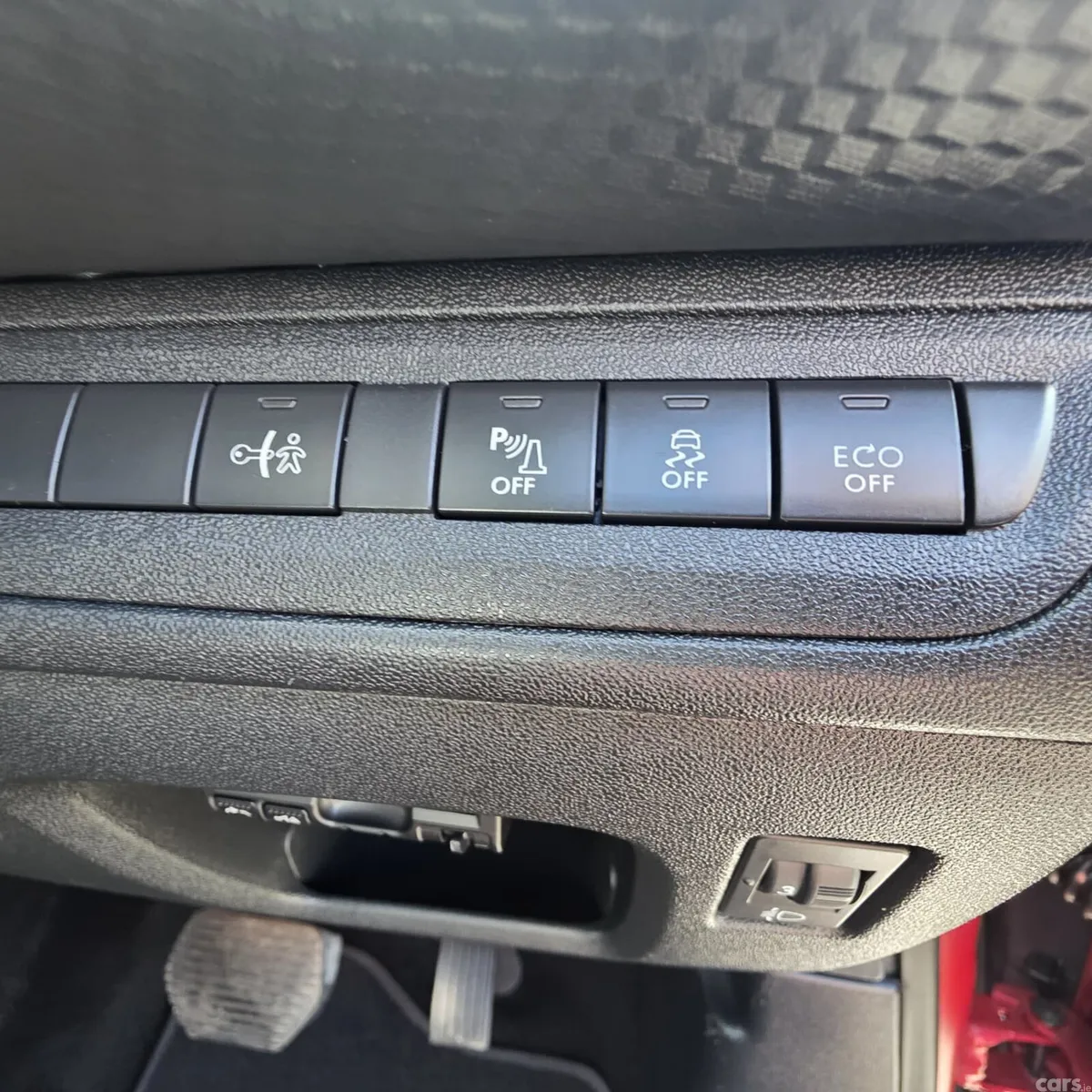 Peugeot 208 Hatchback, Petrol, 2017, Red