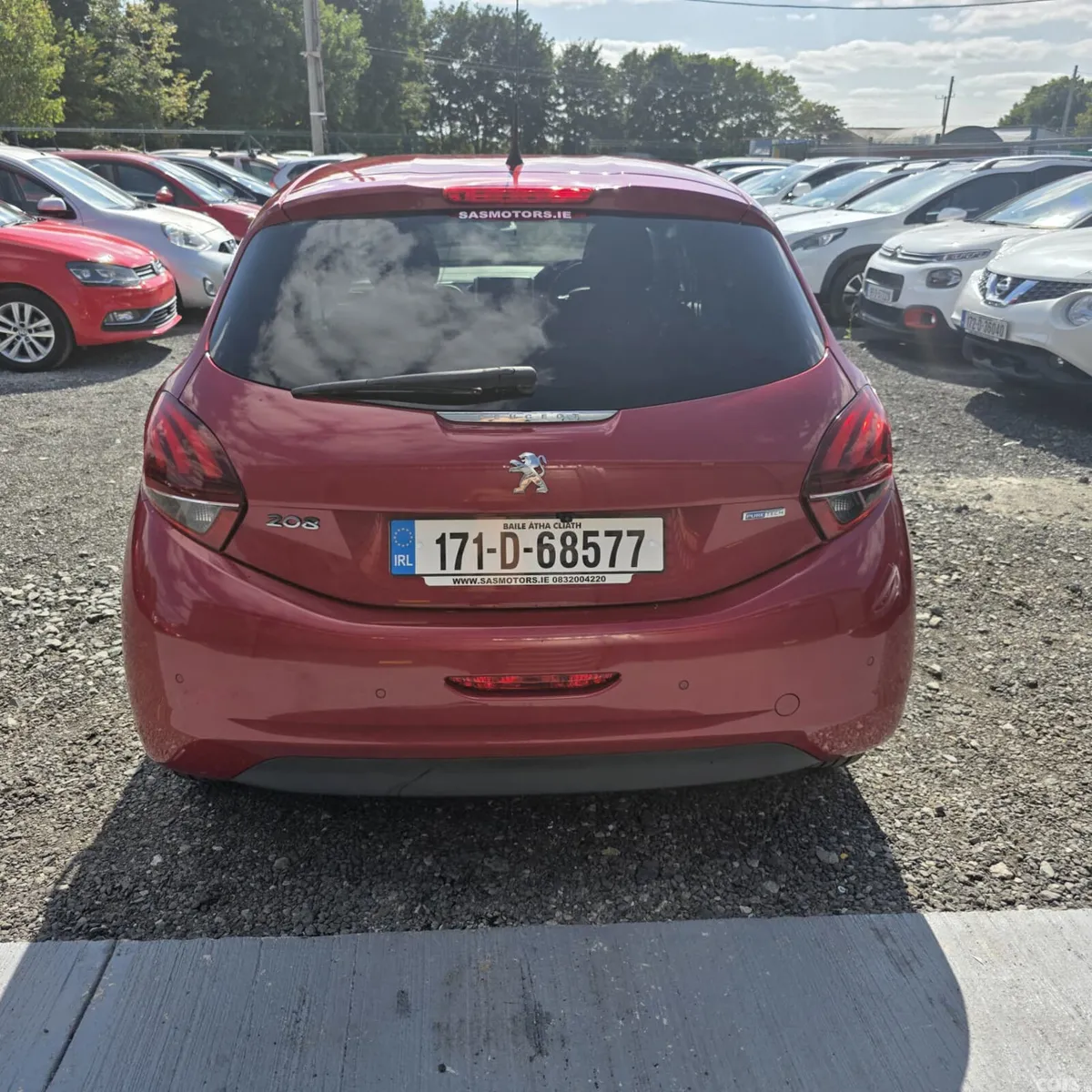Peugeot 208 Hatchback, Petrol, 2017, Red