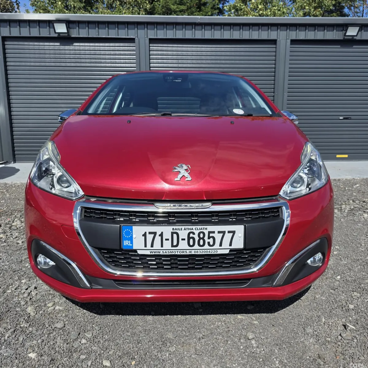Peugeot 208 Hatchback, Petrol, 2017, Red