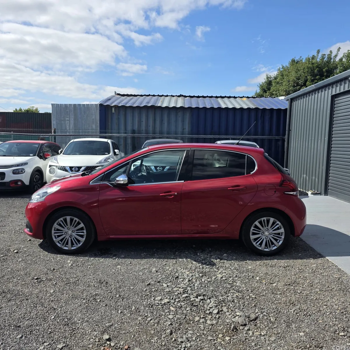 Peugeot 208 Hatchback, Petrol, 2017, Red
