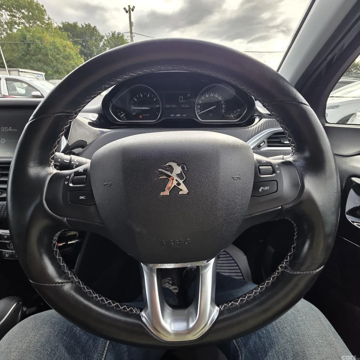 Peugeot 208 Hatchback, Petrol, 2018, Blue