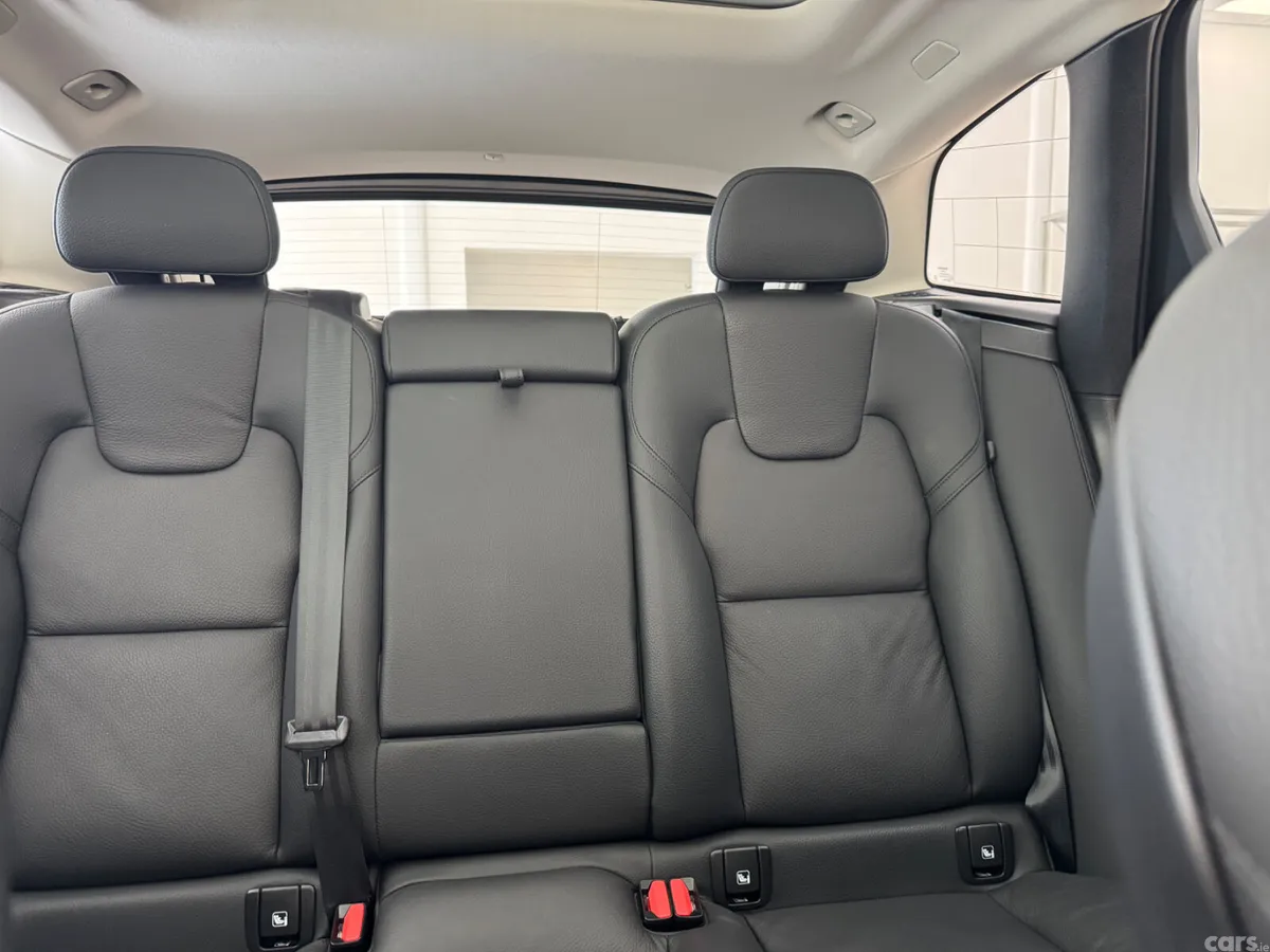 Volvo XC60 SUV, Petrol Plug-in Hybrid, 2024, Grey
