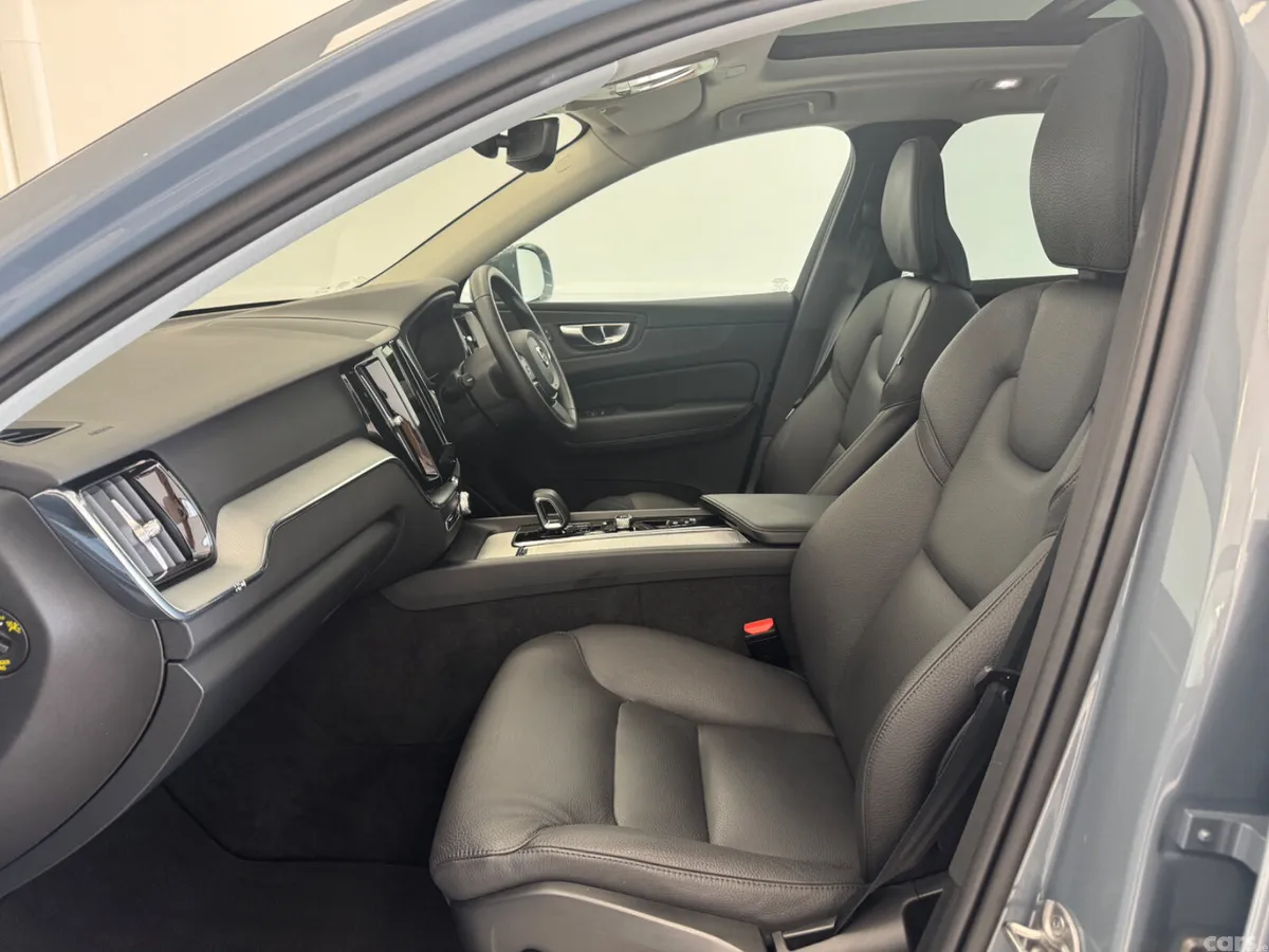 Volvo XC60 SUV, Petrol Plug-in Hybrid, 2024, Grey