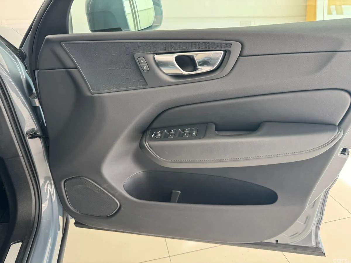 Volvo XC60 SUV, Petrol Plug-in Hybrid, 2024, Grey