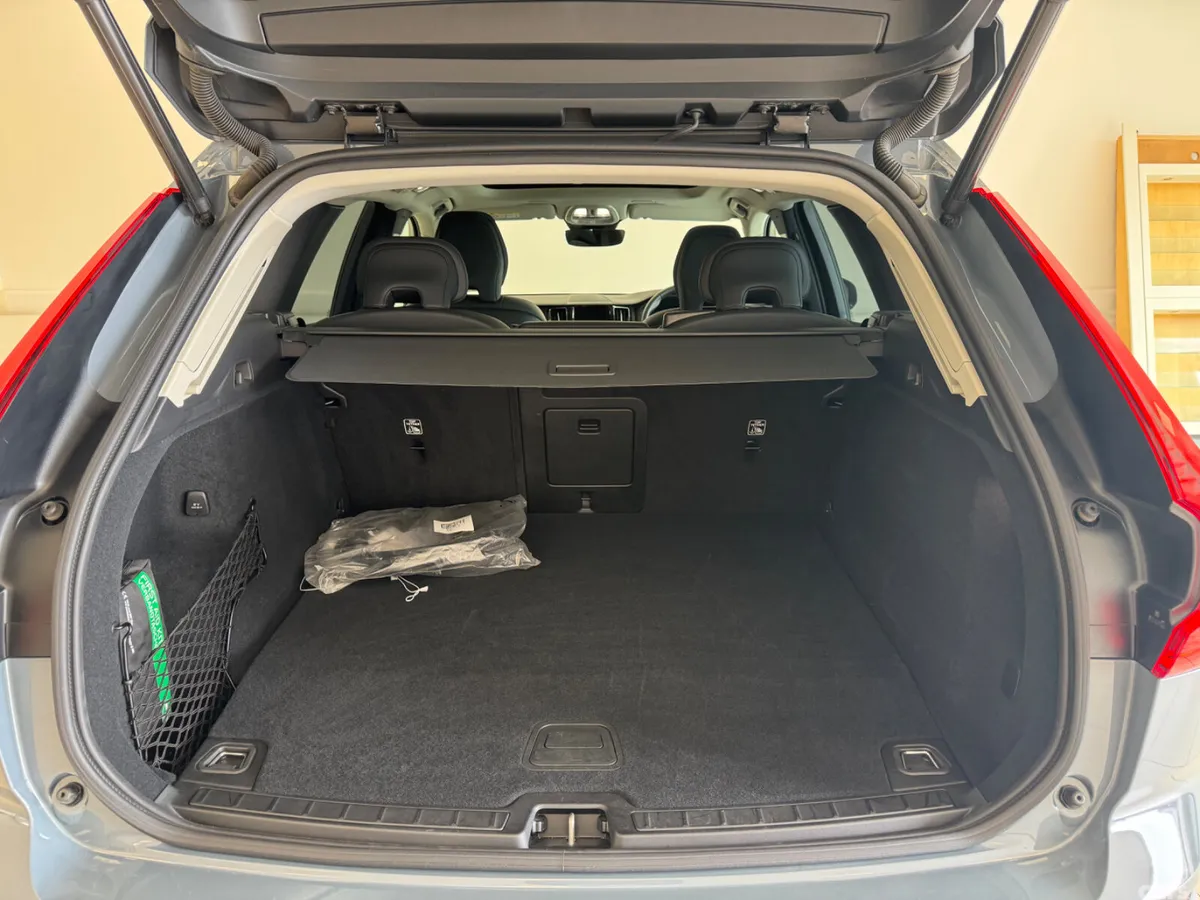 Volvo XC60 SUV, Petrol Plug-in Hybrid, 2024, Grey