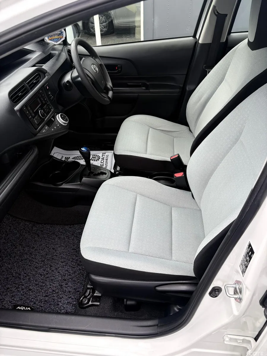 Toyota Aqua Hatchback, Petrol Hybrid, 2015, White