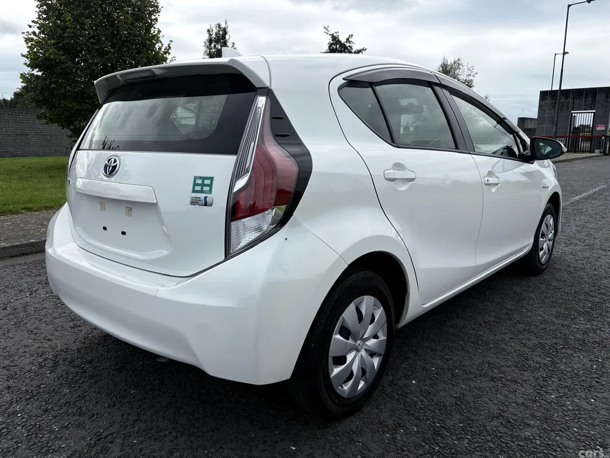 Toyota Aqua Hatchback, Petrol Hybrid, 2015, White