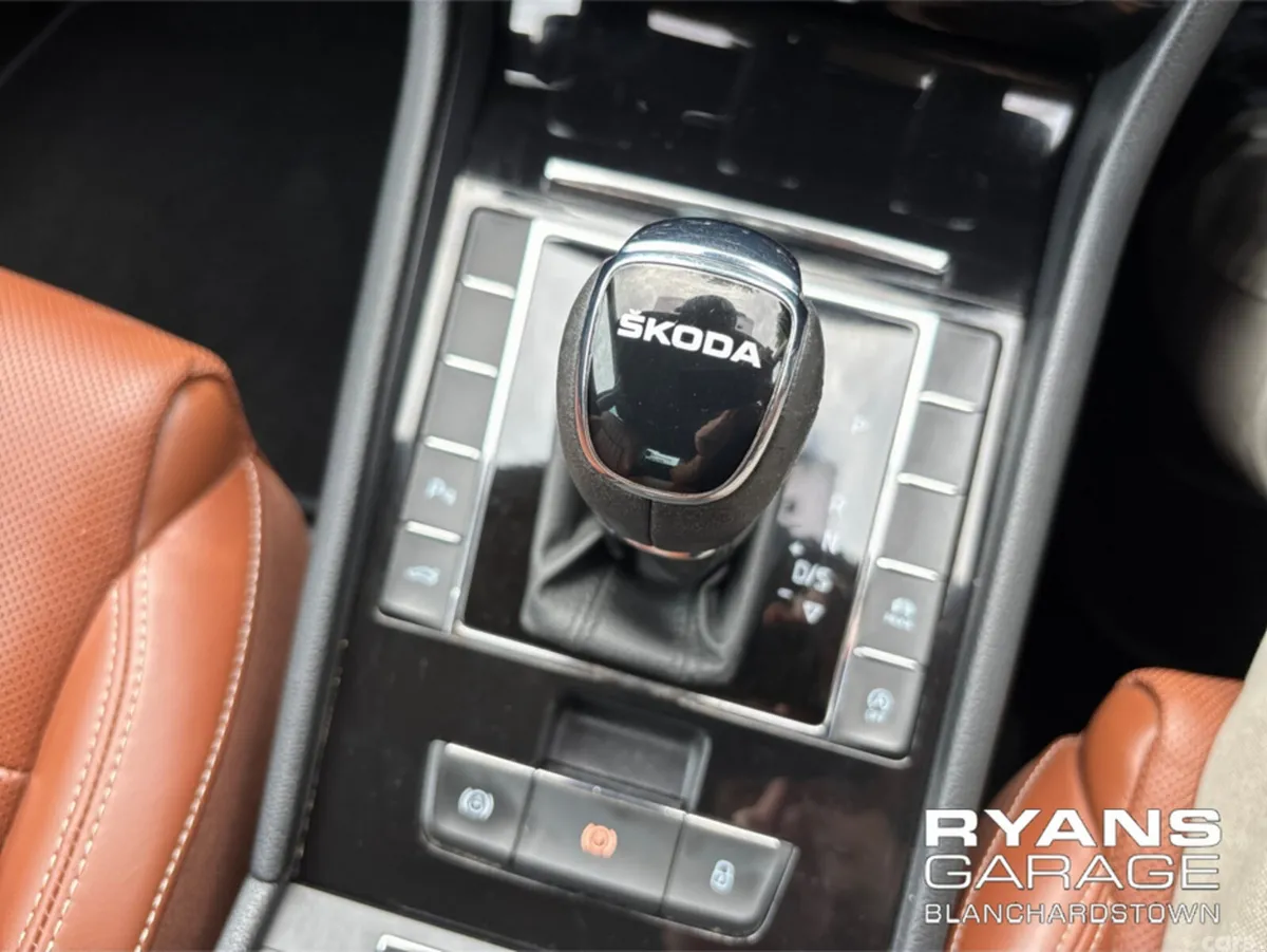 Skoda Superb Hatchback, Diesel, 2023, Black
