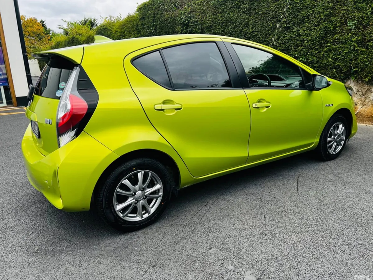 Toyota Aqua Hatchback, Petrol Hybrid, 2017, Green