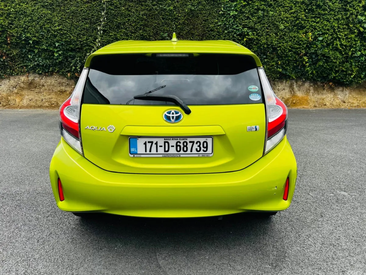 Toyota Aqua Hatchback, Petrol Hybrid, 2017, Green