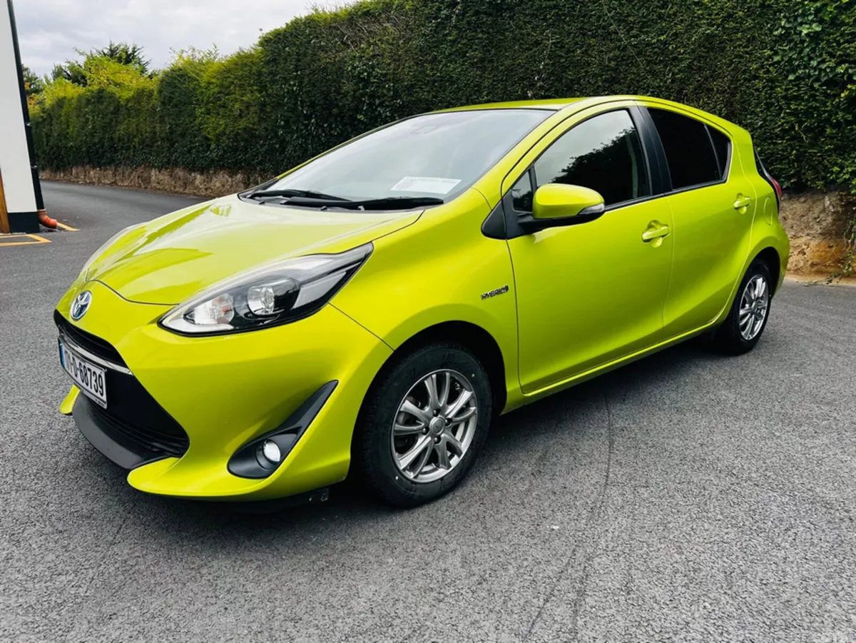 Toyota Aqua Hatchback, Petrol Hybrid, 2017, Green