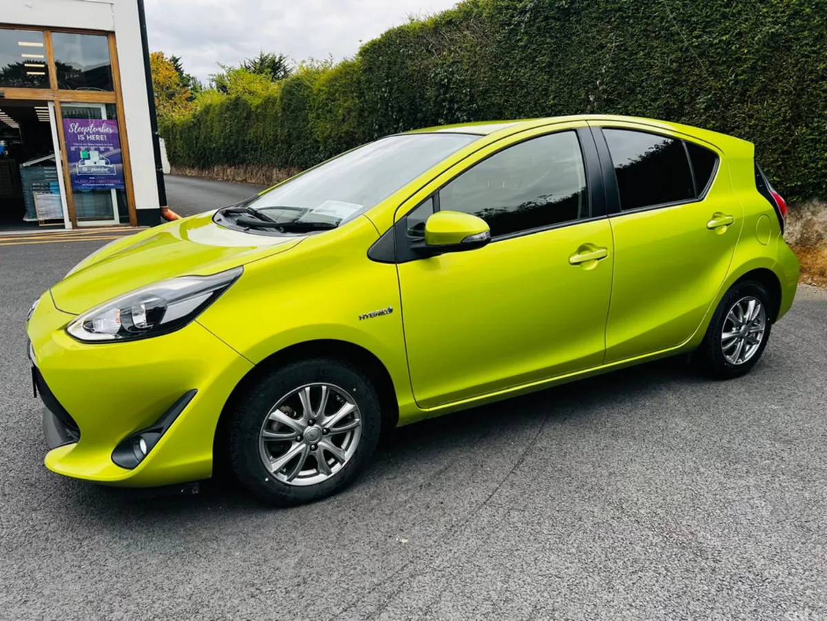 Toyota Aqua Hatchback, Petrol Hybrid, 2017, Green