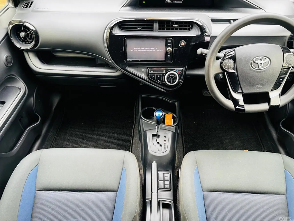 Toyota Aqua Hatchback, Petrol Hybrid, 2017, Green