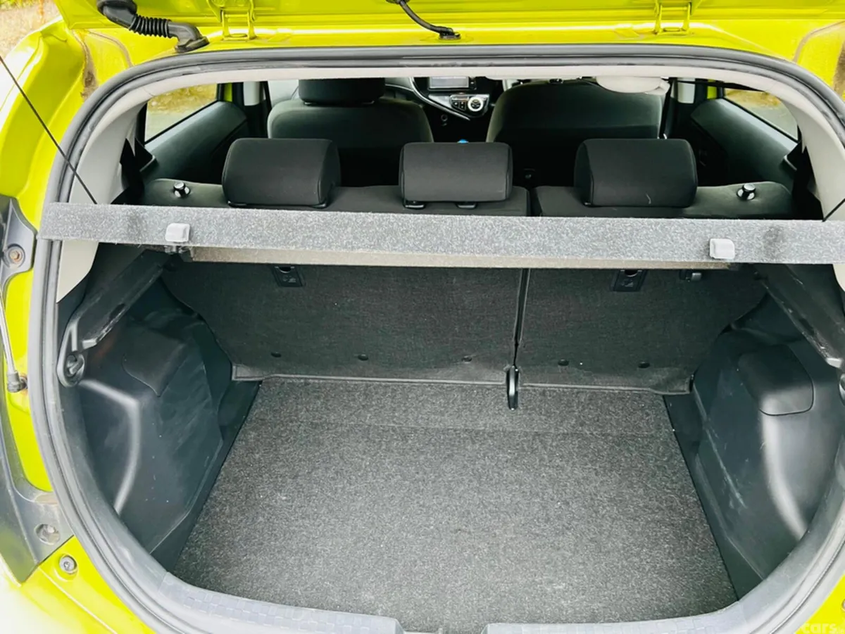 Toyota Aqua Hatchback, Petrol Hybrid, 2017, Green