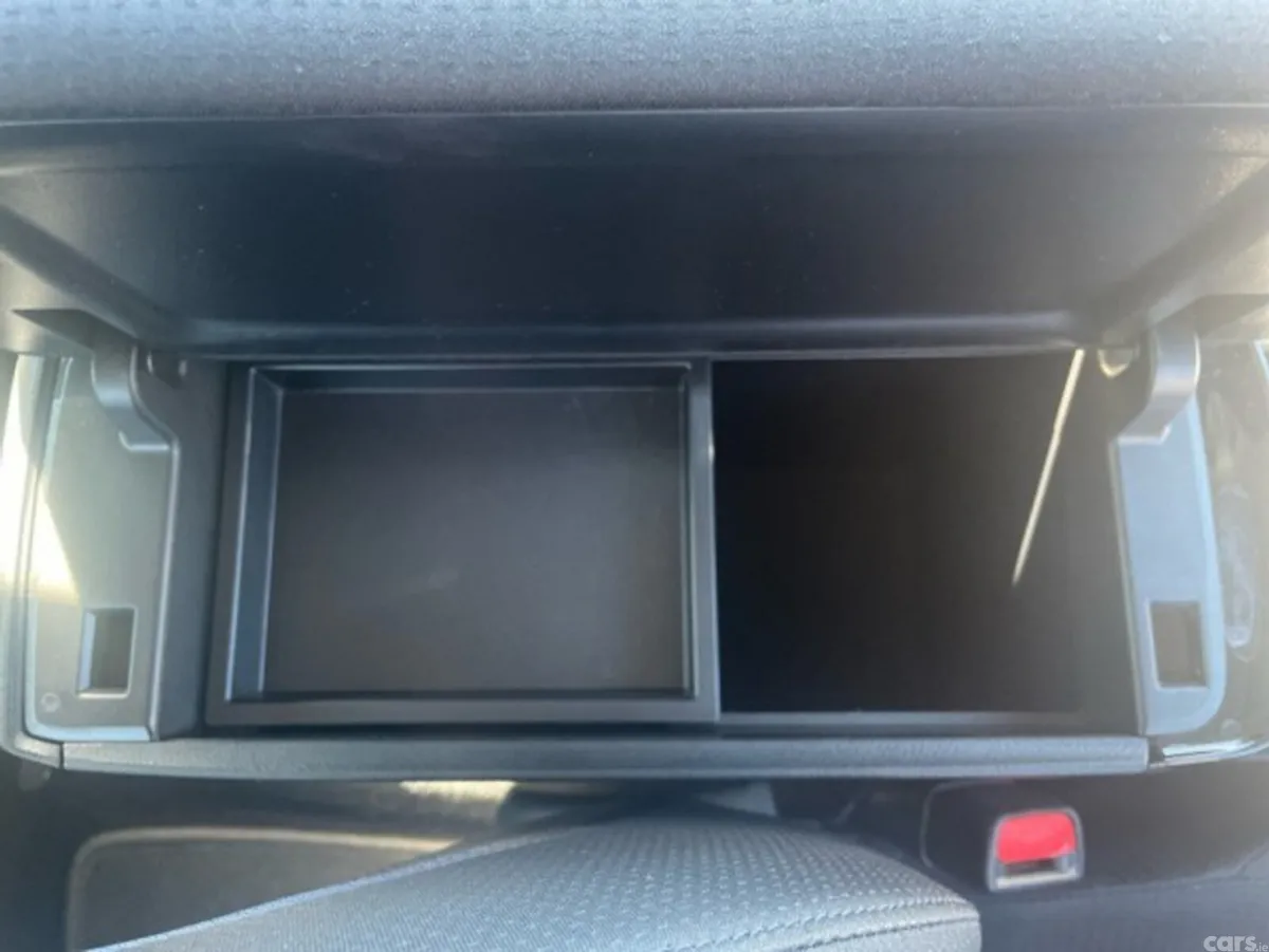 Toyota Prius Saloon, Petrol Hybrid, 2018, Red