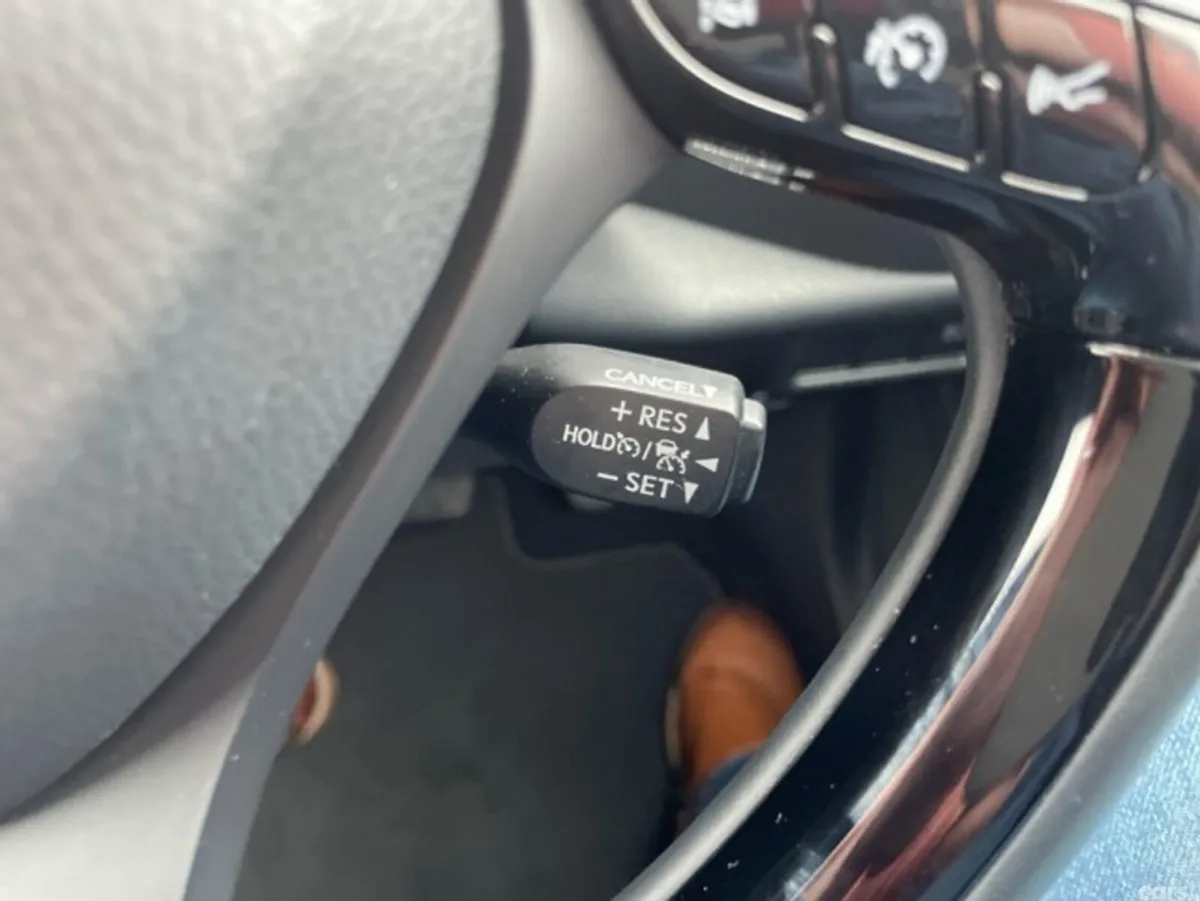 Toyota C-HR SUV, Petrol Hybrid, 2023, Silver