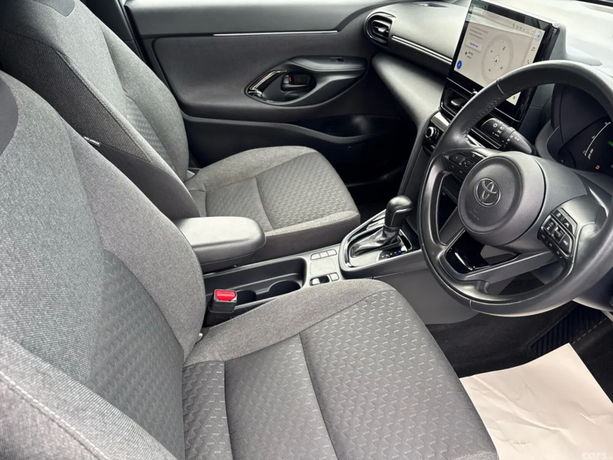Toyota Yaris Cross SUV, Petrol Hybrid, 2025, Grey