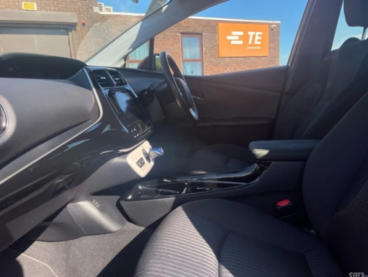 Toyota Prius Saloon, Petrol Hybrid, 2018, Red
