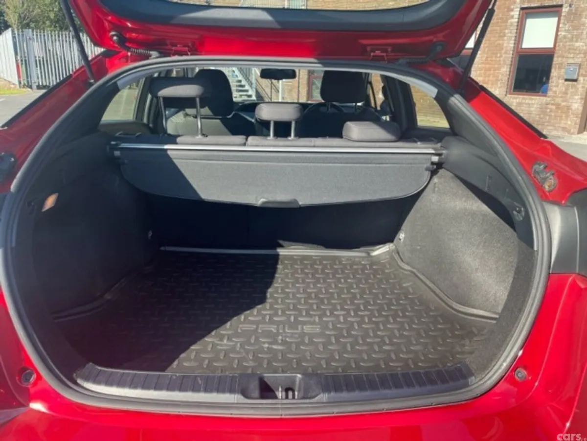 Toyota Prius Saloon, Petrol Hybrid, 2018, Red
