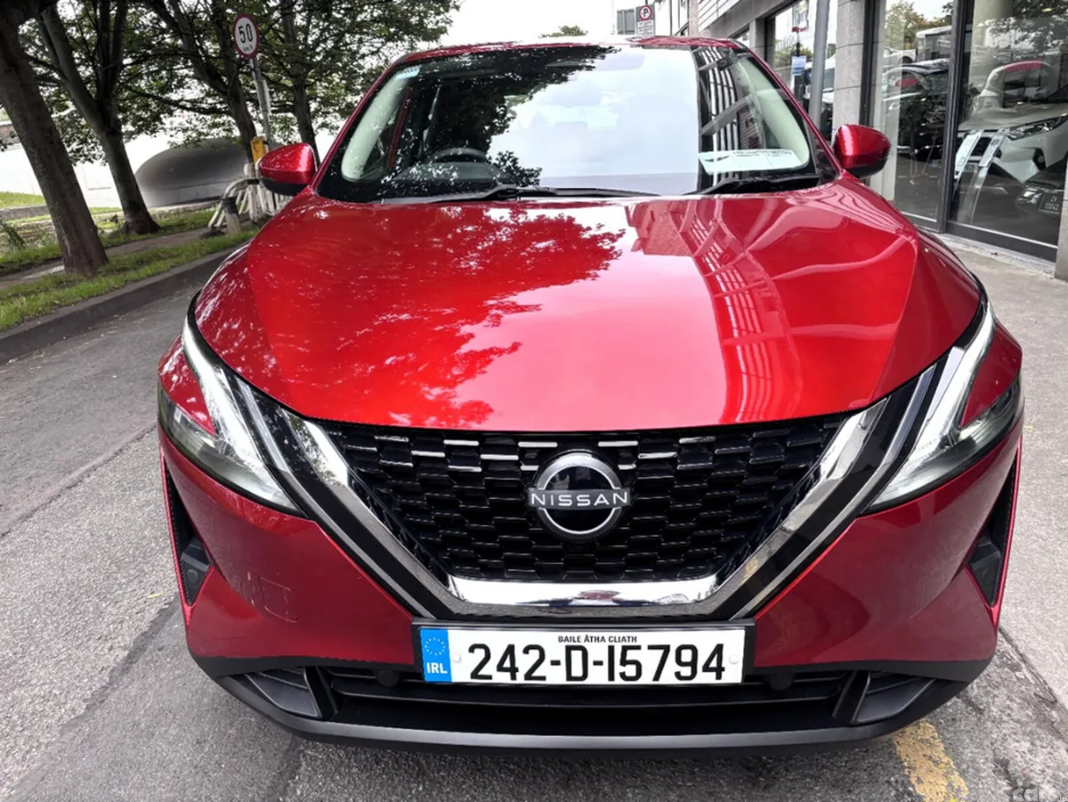 Nissan Qashqai MPV, Petrol, 2024, Red