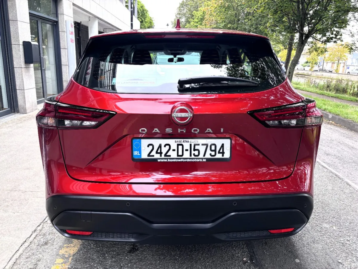 Nissan Qashqai MPV, Petrol, 2024, Red