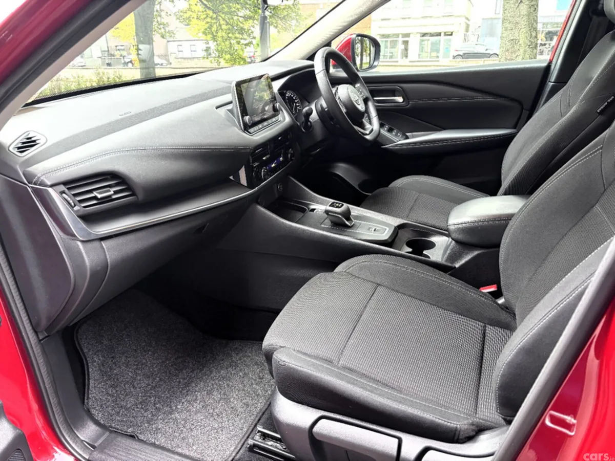 Nissan Qashqai MPV, Petrol, 2024, Red
