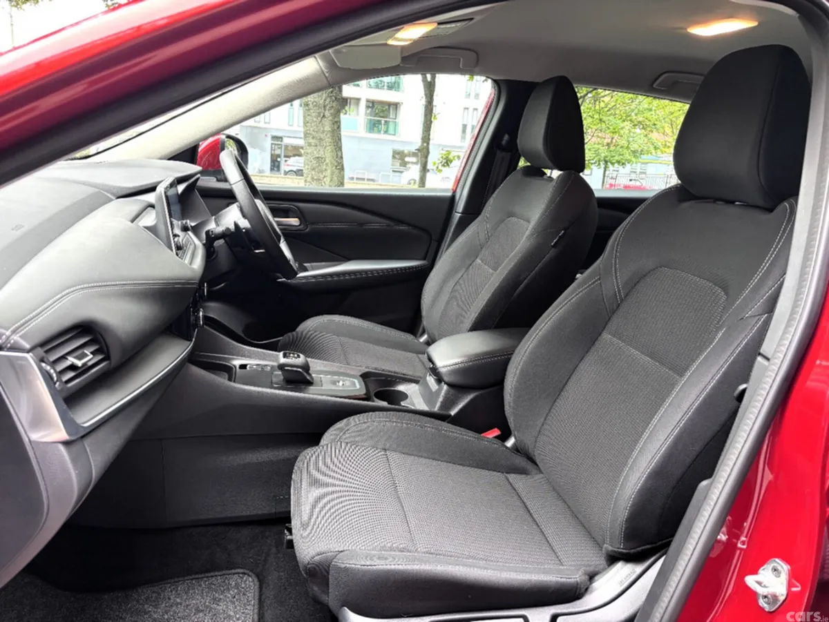 Nissan Qashqai MPV, Petrol, 2024, Red