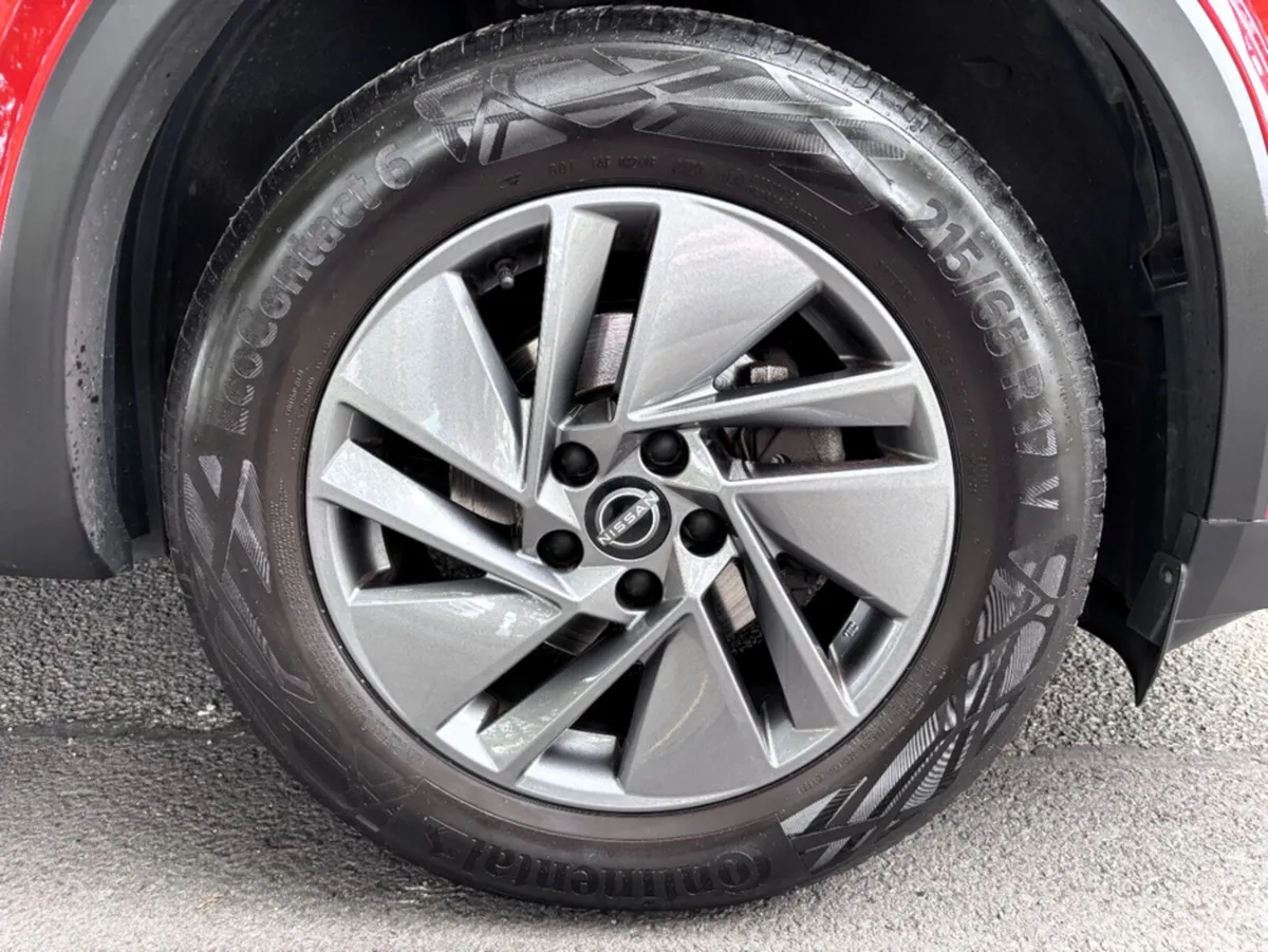 Nissan Qashqai MPV, Petrol, 2024, Red
