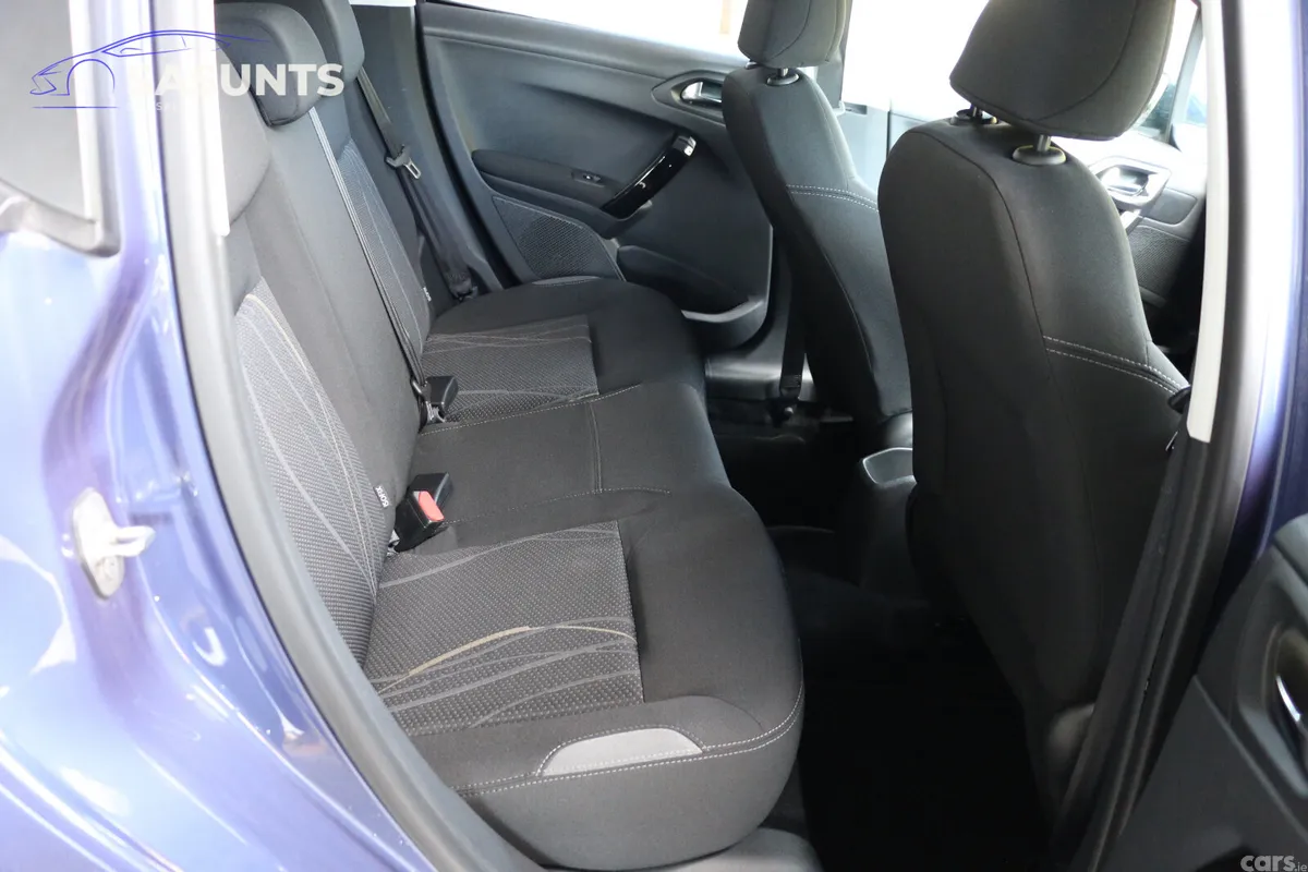 Peugeot 208 Hatchback, Petrol, 2015, Blue