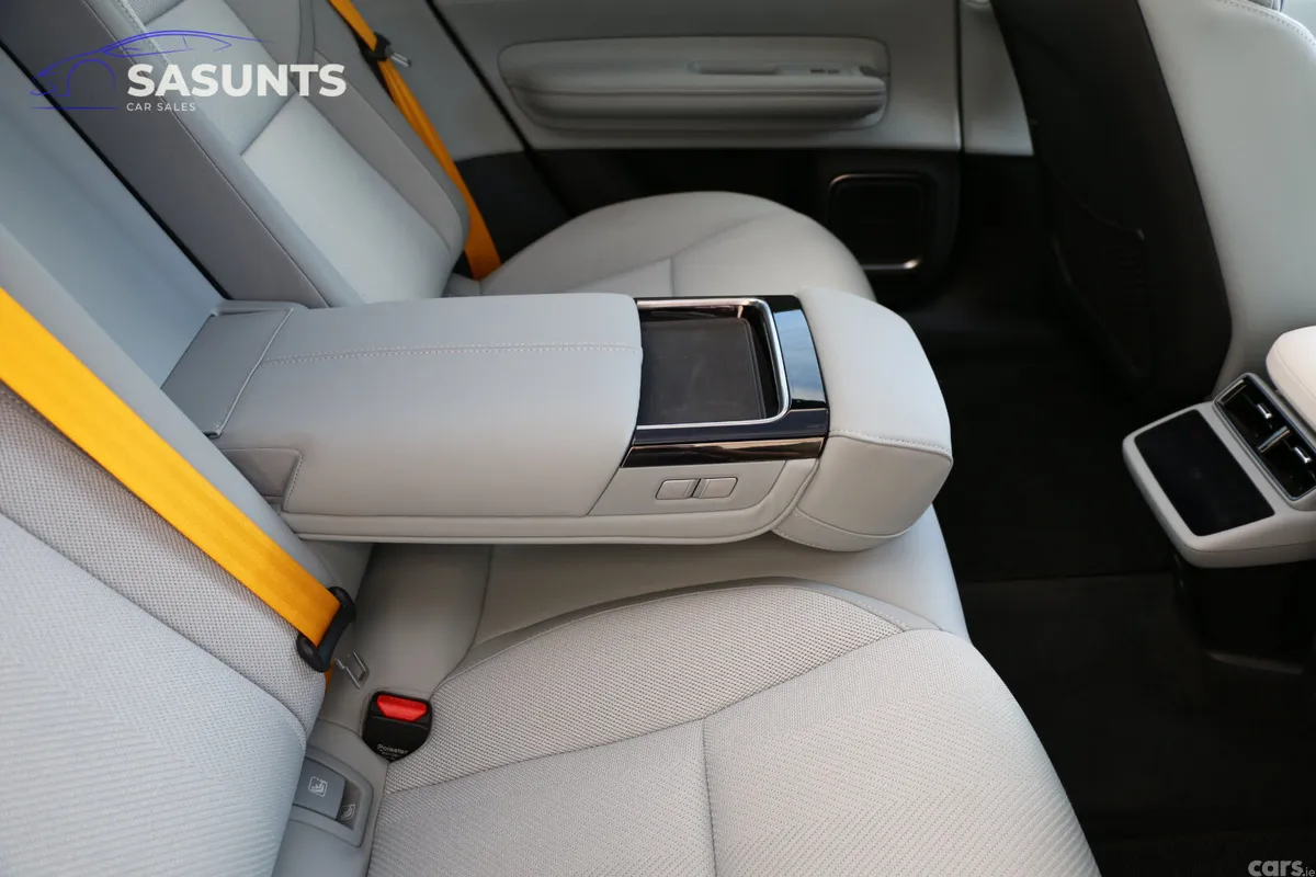 Polestar 4 Hatchback, Electric, 2024, White