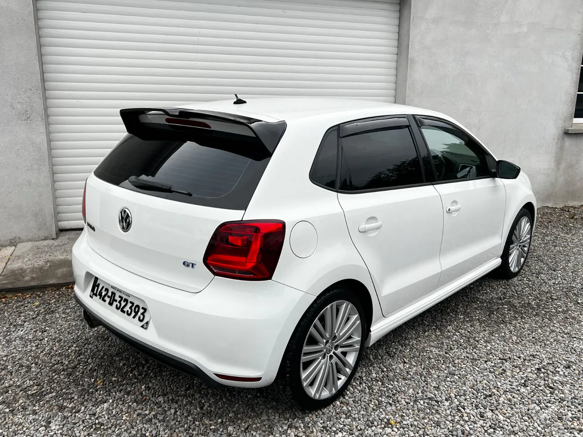 Volkswagen Polo Hatchback, Petrol, 2014, White