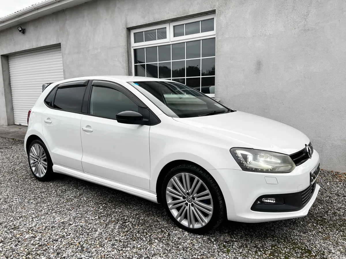 Volkswagen Polo Hatchback, Petrol, 2014, White