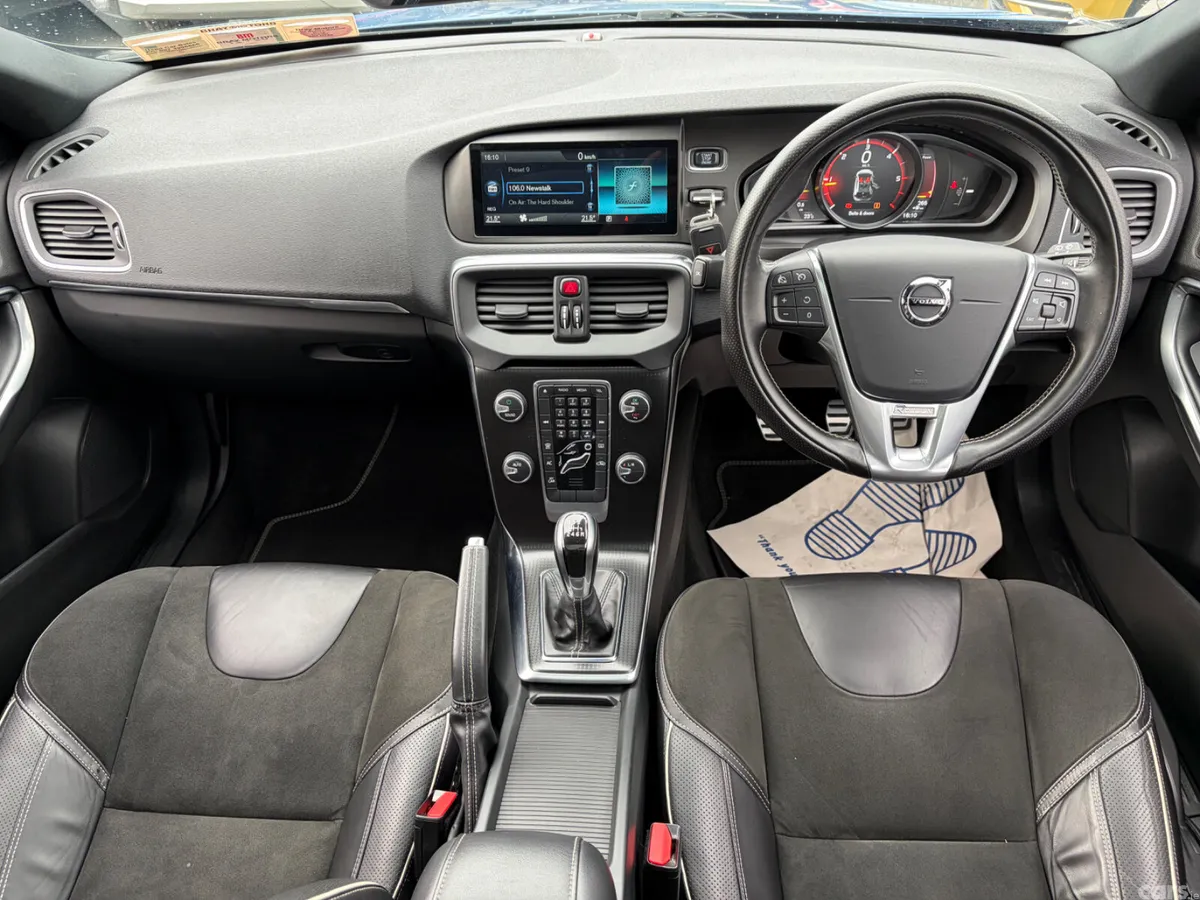 Volvo V40 Hatchback, Diesel, 2016, Blue