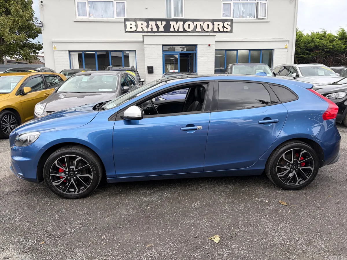 Volvo V40 Hatchback, Diesel, 2016, Blue