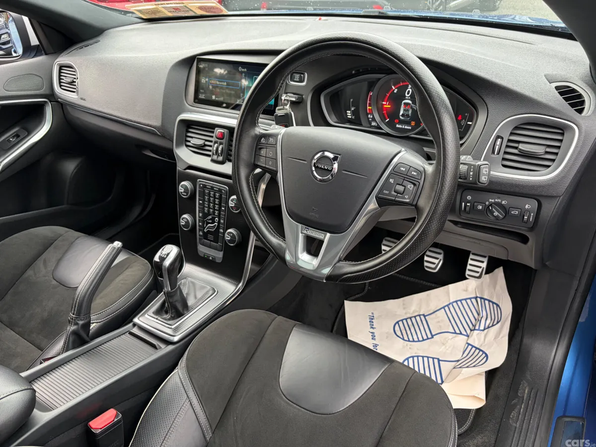 Volvo V40 Hatchback, Diesel, 2016, Blue