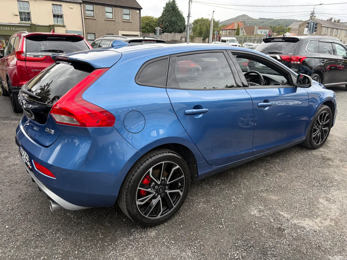 Volvo V40 Hatchback, Diesel, 2016, Blue