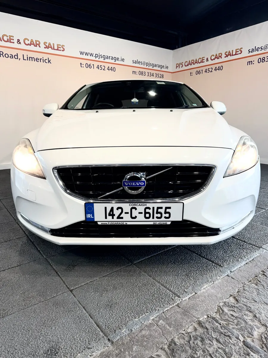 Volvo V40 Hatchback, Diesel, 2014, White