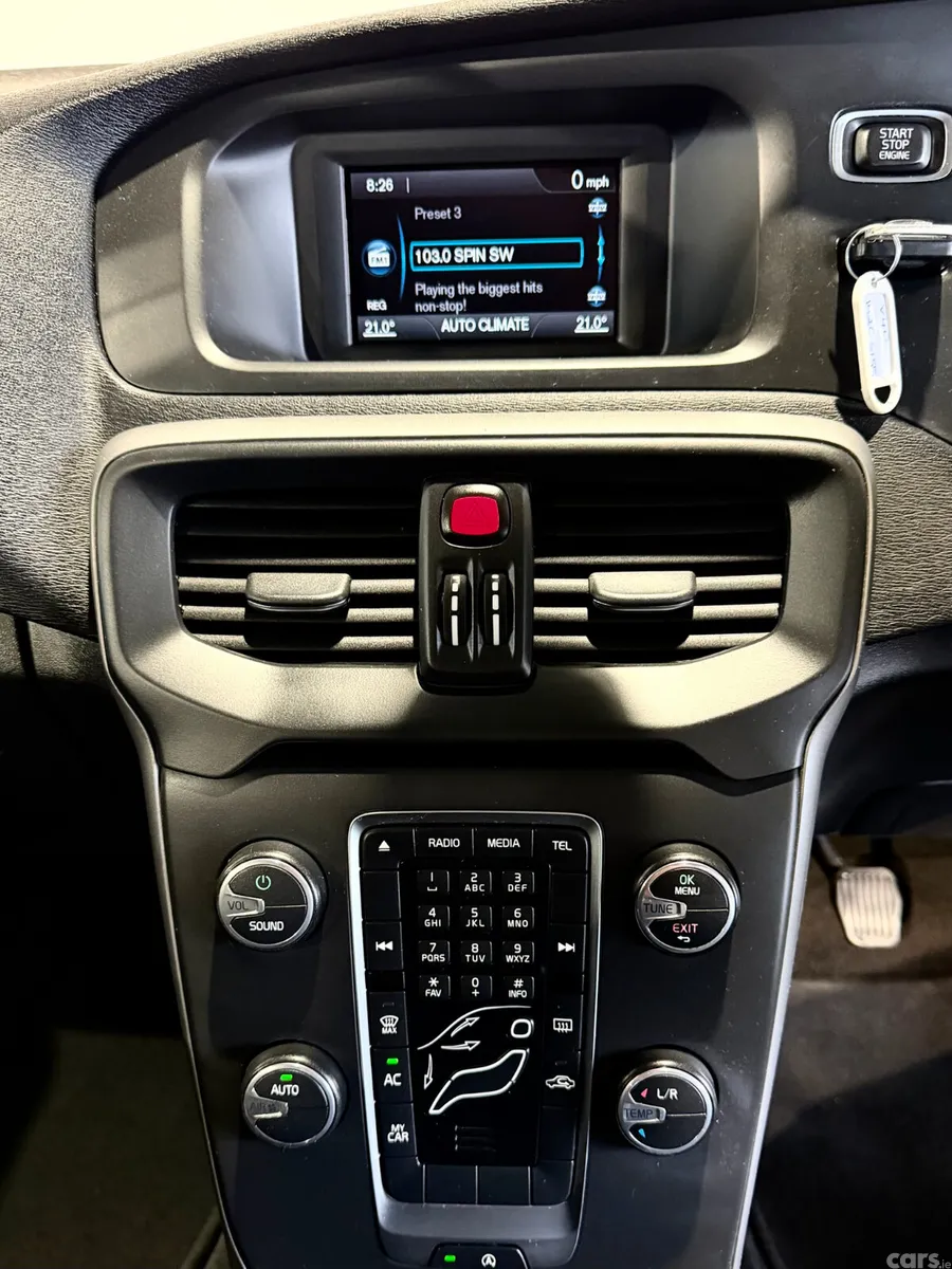 Volvo V40 Hatchback, Diesel, 2014, White