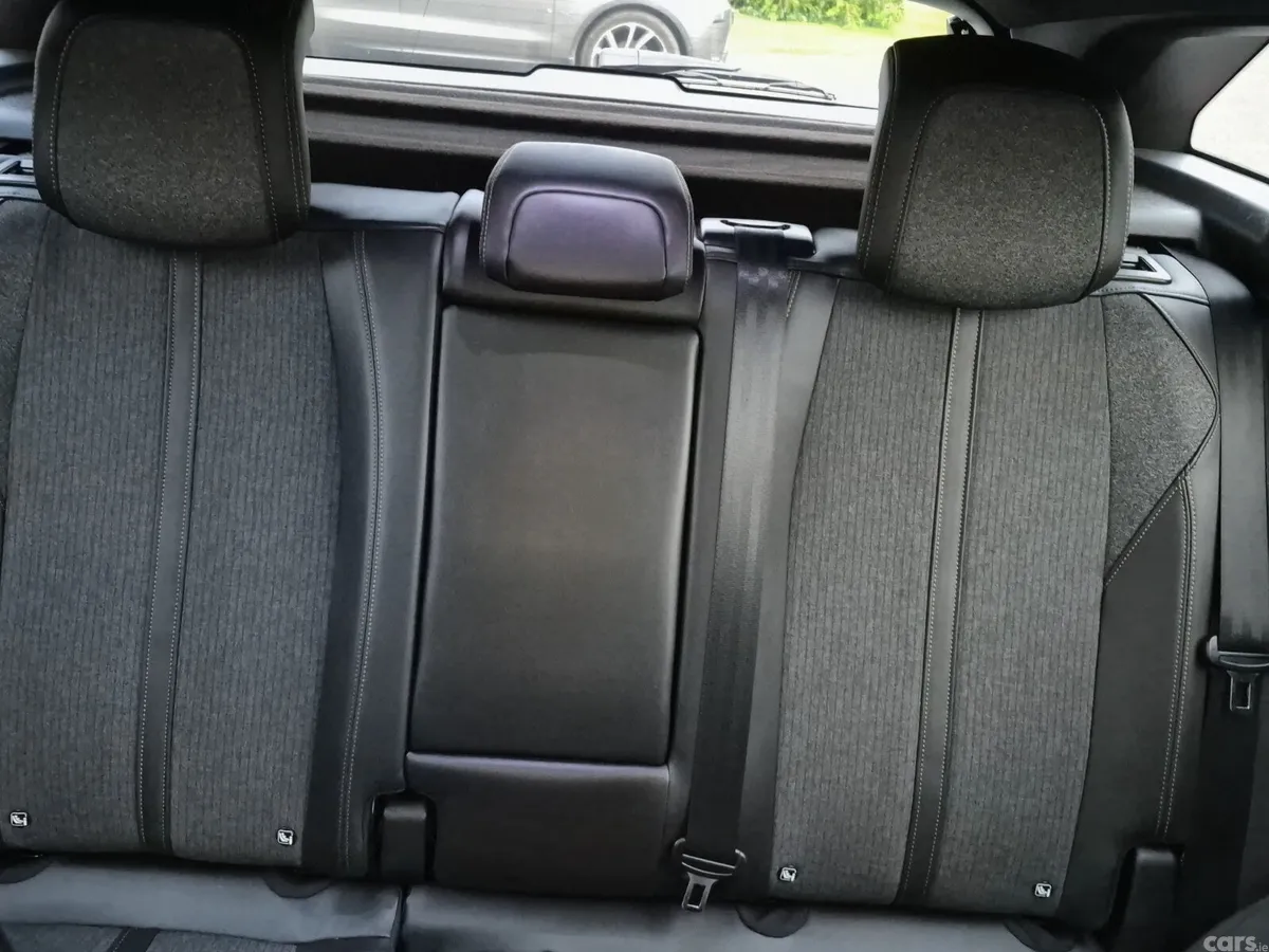 Peugeot 3008 MPV, Diesel, 2018, Red