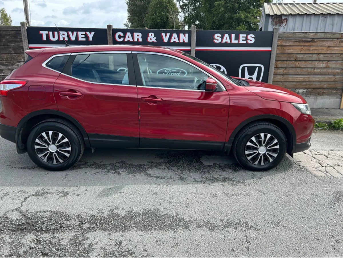Nissan Qashqai MPV, Diesel, 2015, Red