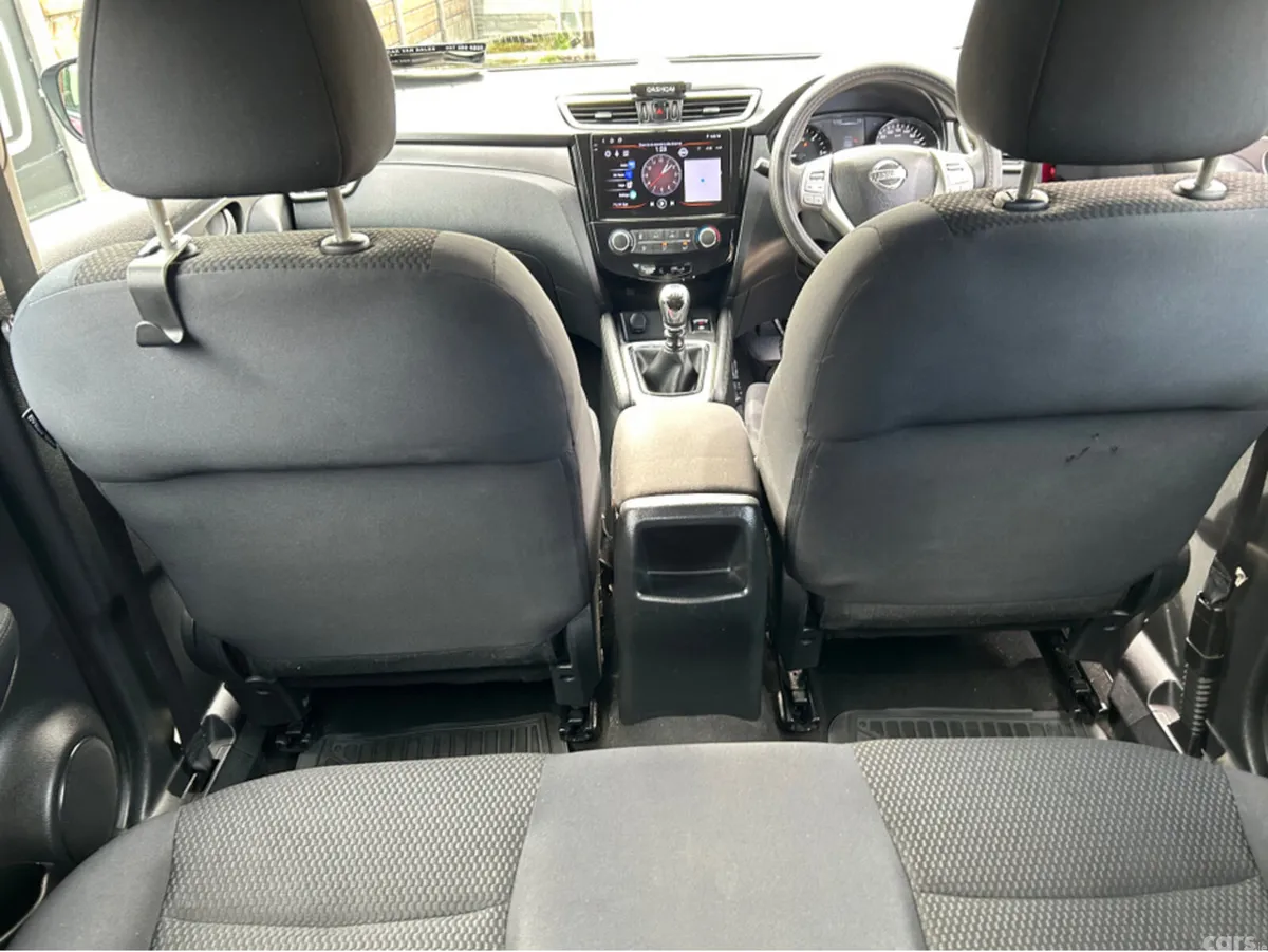 Nissan Qashqai MPV, Diesel, 2015, Red
